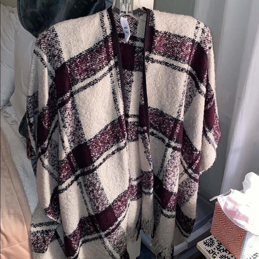 Poncho - Picture 3 of 3